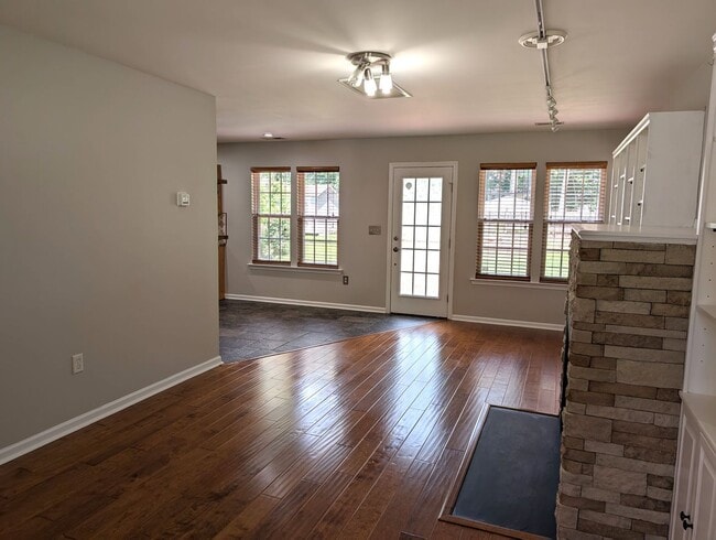 Building Photo - 9935 Redbud Tree Ct