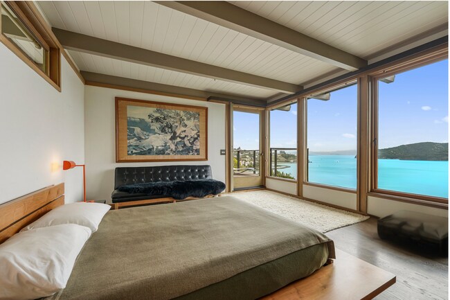 Building Photo - 285 Bayview Ave