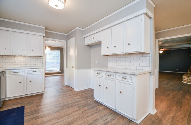 Building Photo - 7310 Ridge Oak Dr
