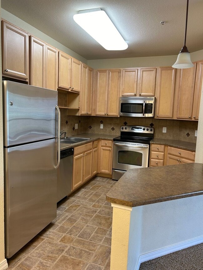 Building Photo - Modern Condo Living in the Heart of Fort C...