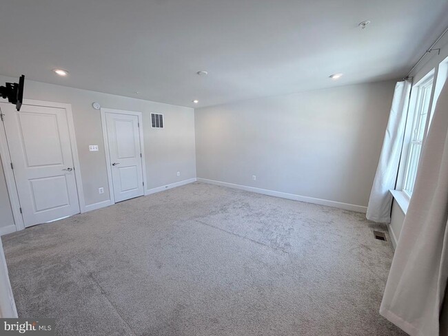 Building Photo - 10825 Foxtrot Cir