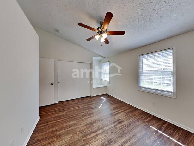 Building Photo - 1264 Village Dr