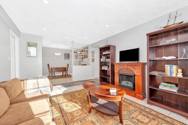 Building Photo - 7 Colonial Village Dr