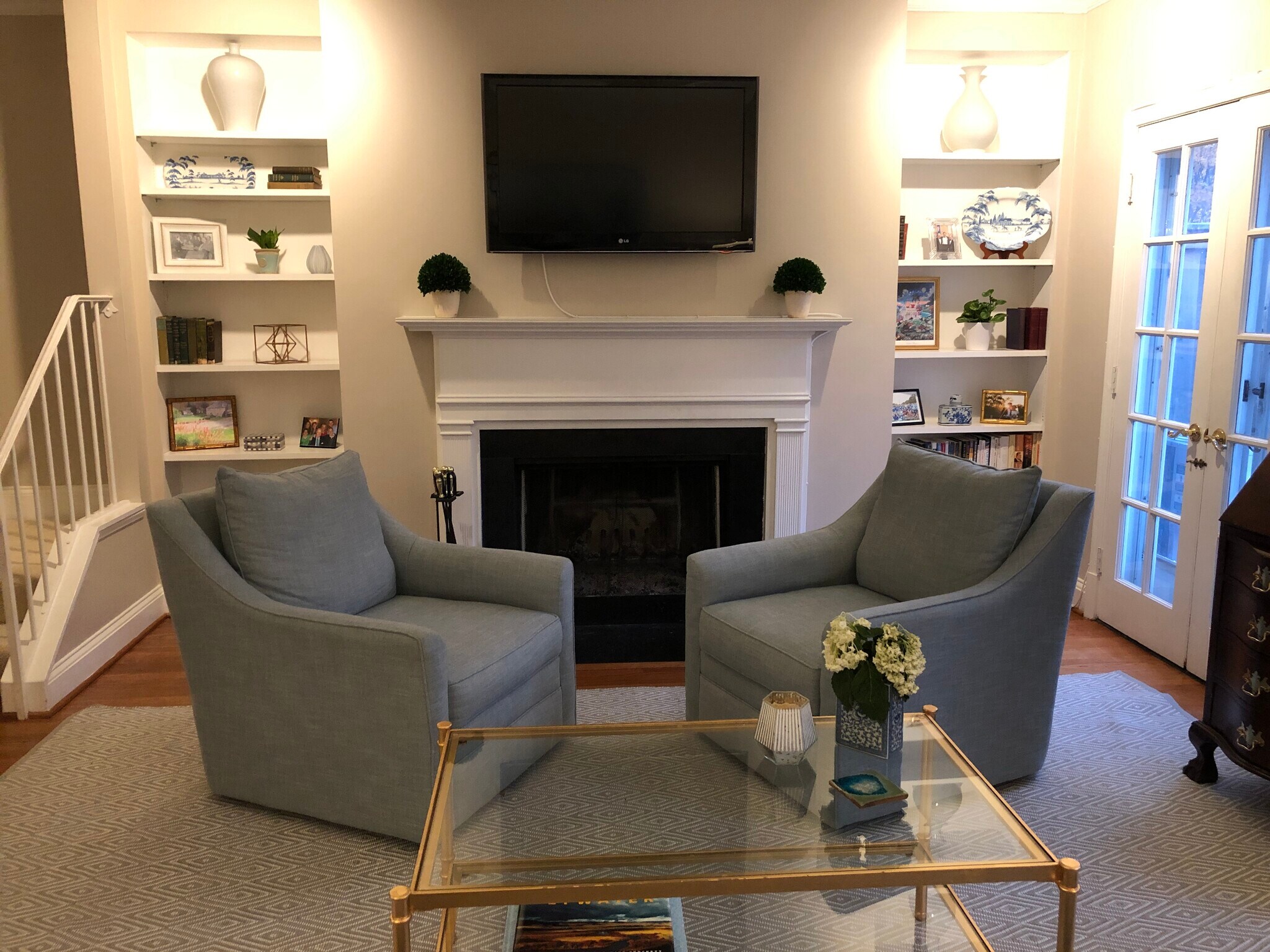 Living-room with new electric fireplace - 1660 Beekman Pl NW