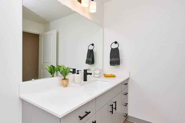 Building Photo - The Lawrence Apartments