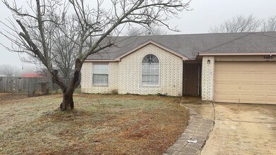 Building Photo - Upgraded 3 bedroom 2 bathroom home!  HOUSI...