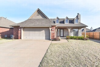 Building Photo - Come make this lovely 4 bedroom 2 bath, 2+...
