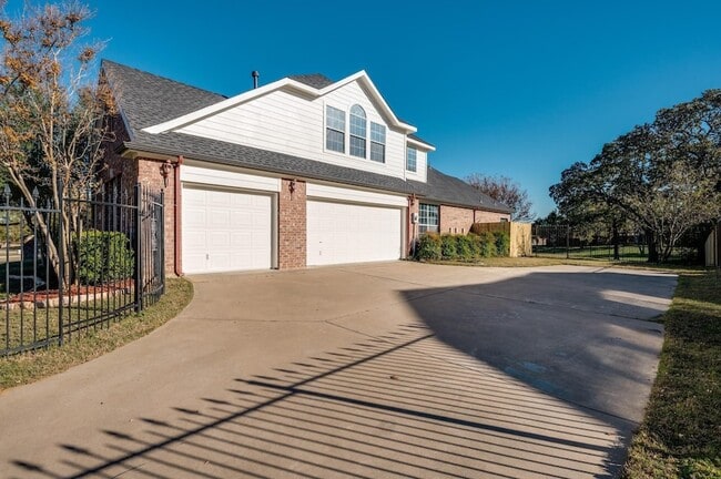 Building Photo - 1421 Savoy Ct