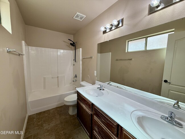 Building Photo - 14279 English Point Ave