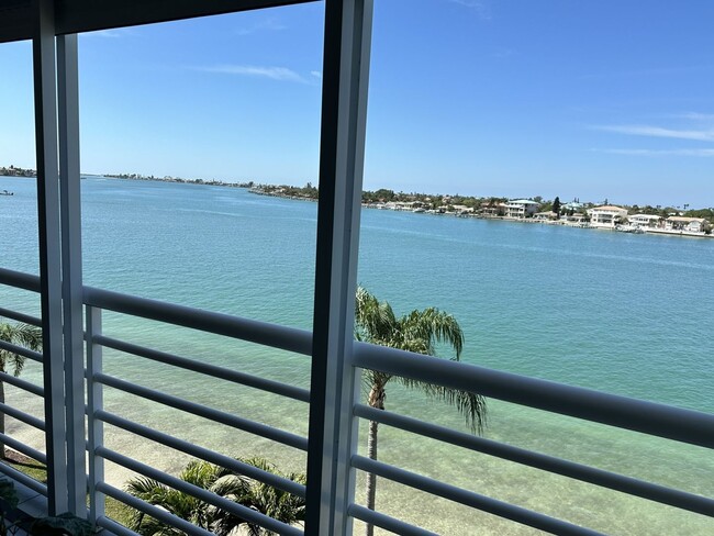 Building Photo - WATERFRONT 2/2 BAHIA DEL MAR RENTAL SEVEN ...