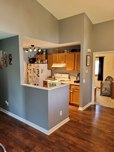 Building Photo - 1575 Kuhle Dr