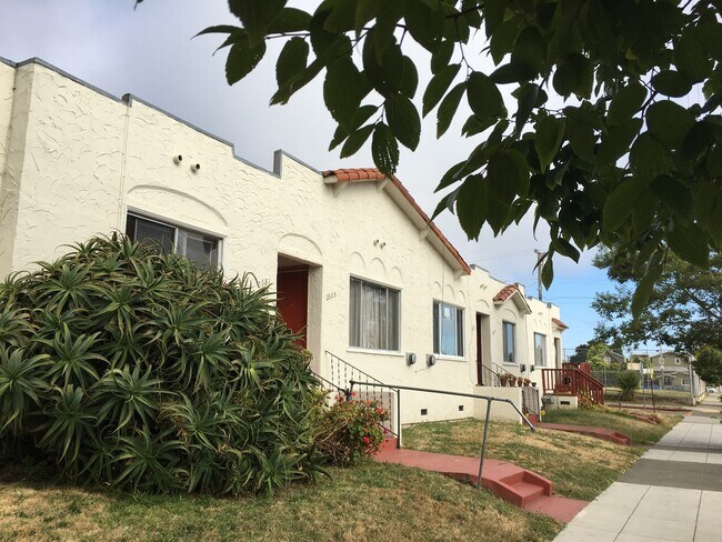 Primary Photo - 2681 Sacramento St