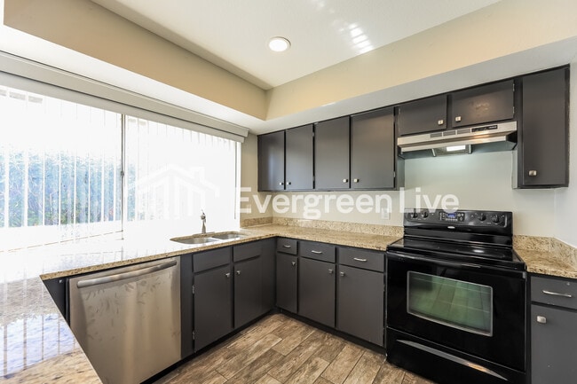 Building Photo - 274 Meadow Path Dr