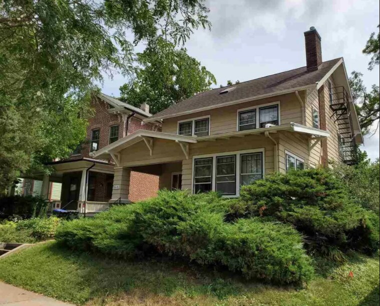 Building Photo - 613 E College St