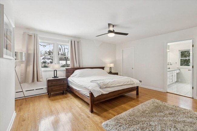 Building Photo - 825 Highview Terrace