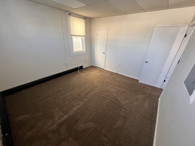 Building Photo - 3 E Elger St