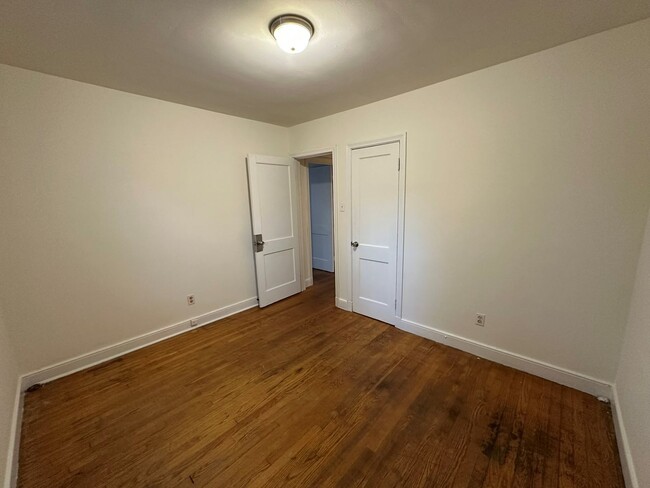 Building Photo - Rancher with Large Back Yard!