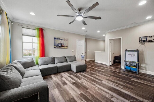 Building Photo - 1813 NW Cataluna Cir