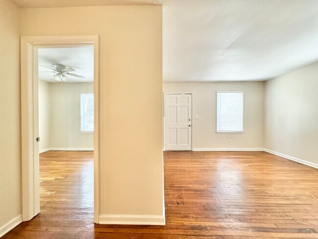 Building Photo - Cozy 2 Bedroom Home!!