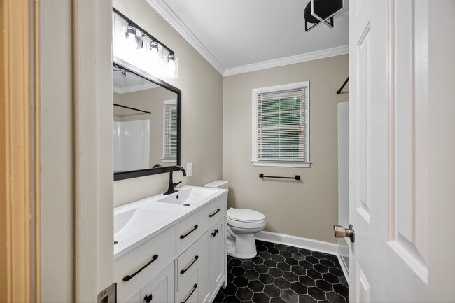 Building Photo - Two bedroom townhome in prime location!