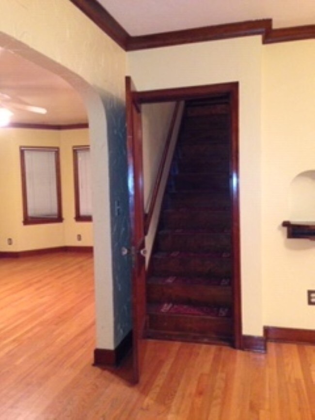 Building Photo - 2326 Scott St