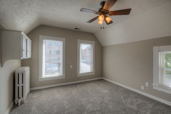 Building Photo - 5 Bedroom 2.5 Bath Midtown Home