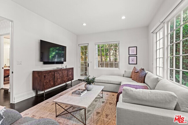 Building Photo - 9928 Toluca Lake Ave
