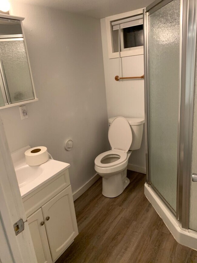 Building Photo - 406 S 11th St