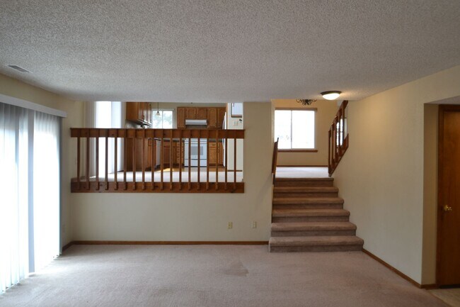 Building Photo - Mountain Shadows 3 Bedroom home with AC