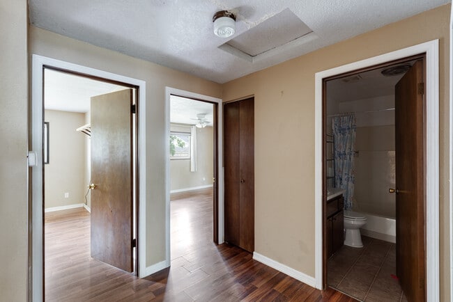 Building Photo - THREE BEDROOM IN MINT VALLEY