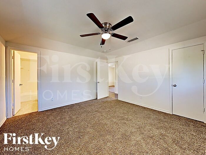 Building Photo - 114 Bailey Dr