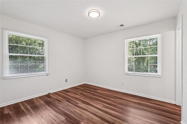 Building Photo - 119 Kelso Dr SW