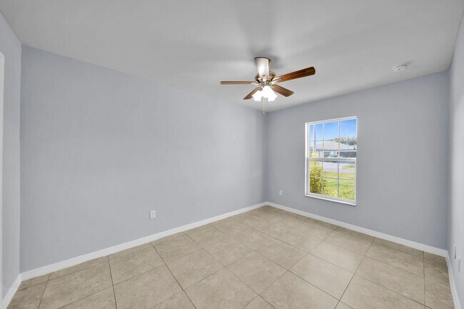 Building Photo - 1619-1621 SW 33rd St- Duplex