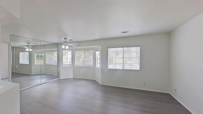 Building Photo - Remodeled 1 Bedroom 1 Bath Condo in Laguna...