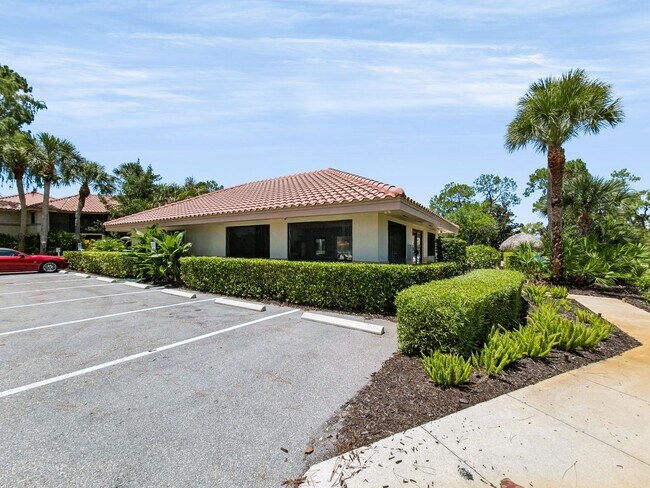 Building Photo - ** COACH HOMES @ BERKSHIRE LAKES ** 2 BED / 2 BATH - 1ST FLOOR CONDO - GARAGE - ANNUAL RENTAL