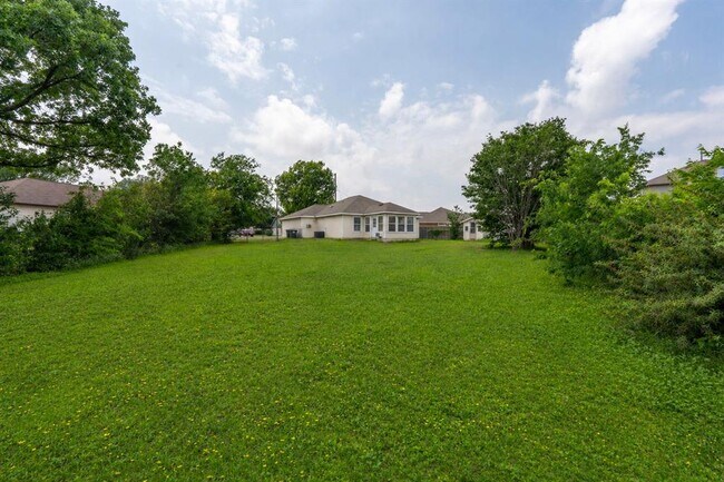 Building Photo - 112 Briarwood Ct
