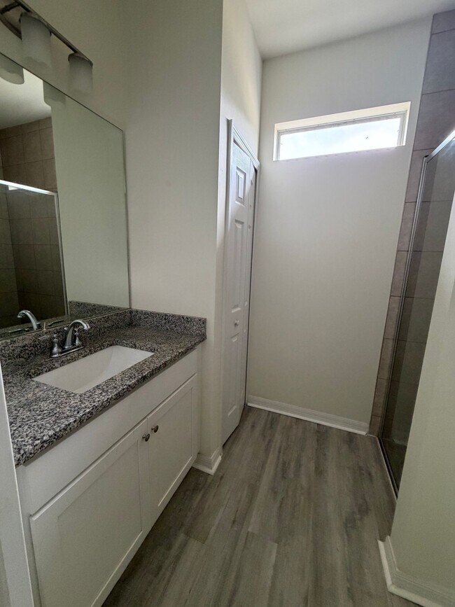 Building Photo - 1060 San Cristobal Ave