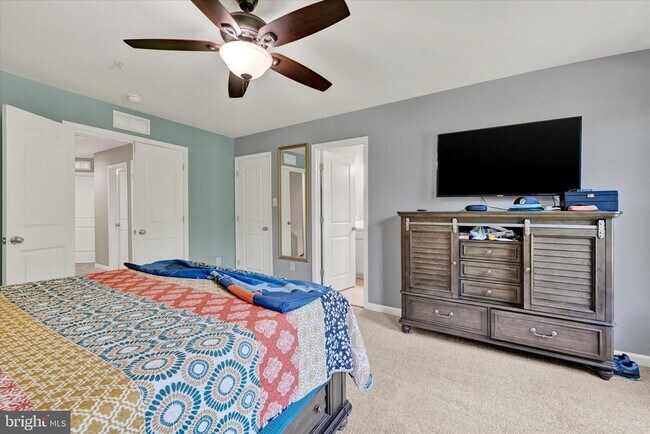 Building Photo - 7650 Lyndon Ct