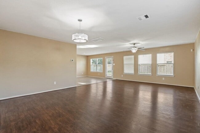 Building Photo - 2002 Collins Rose Ct