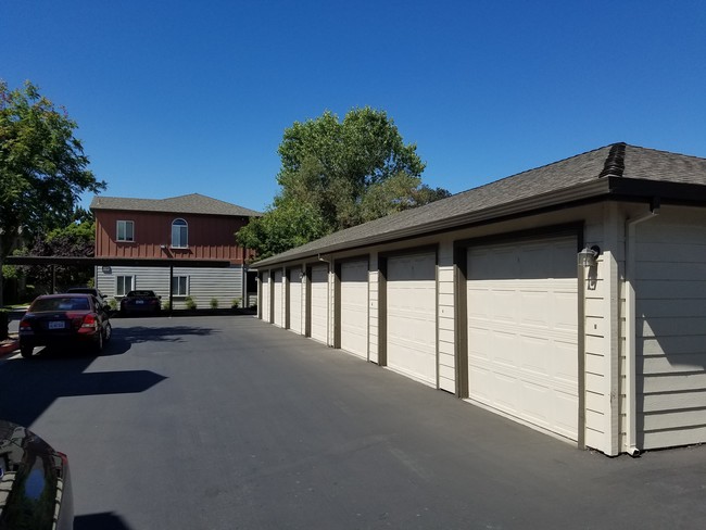 Garages - Davis Oaks