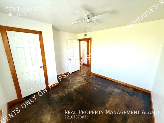 Building Photo - 573 TX-97