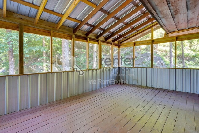 Building Photo - 1461 Palisades Rd