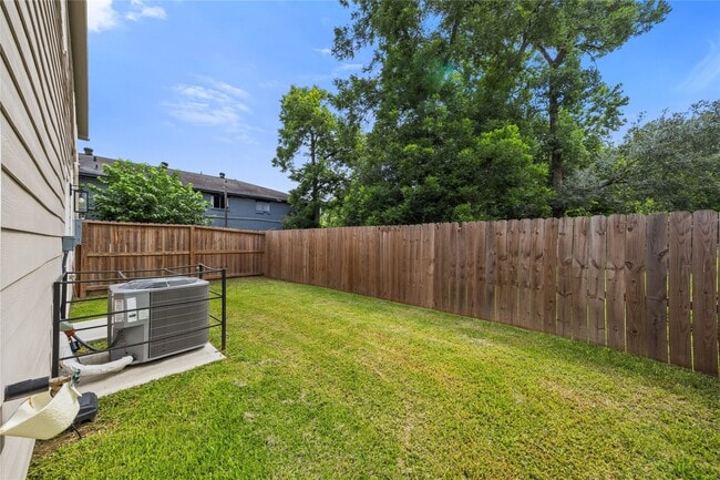 Building Photo - 7422 Mount St