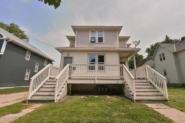 Building Photo - 1217 Chicago St