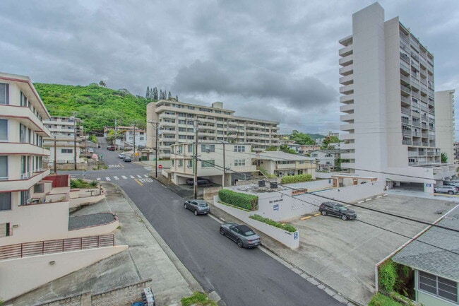 Building Photo - 1-Bedroom Condo with Parking in Makiki – $1,600/month
