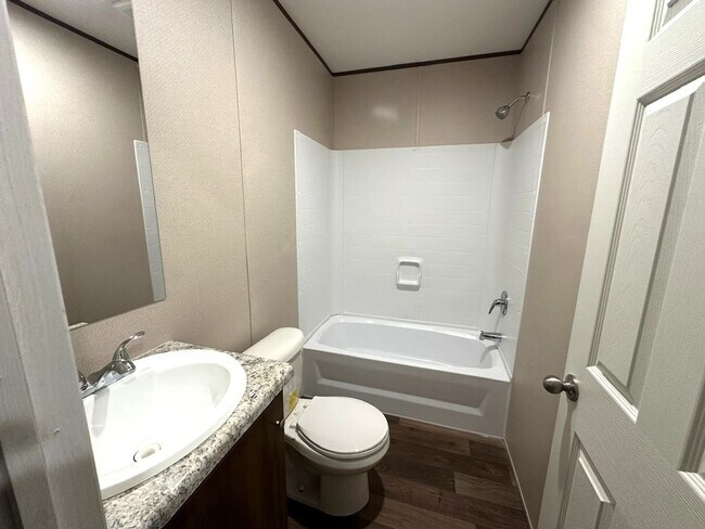 Building Photo - Brand new Efficiency 1 BR mobile home with large bonus room