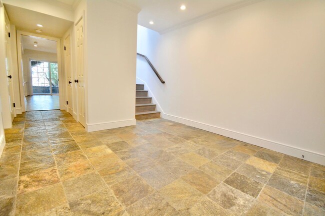 Building Photo - Stunning 3 BR | 2 BA in Noe Valley - Must ...