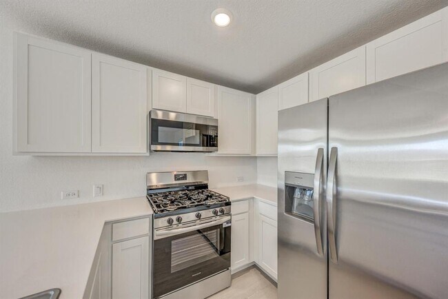 Building Photo - 367 Keefer