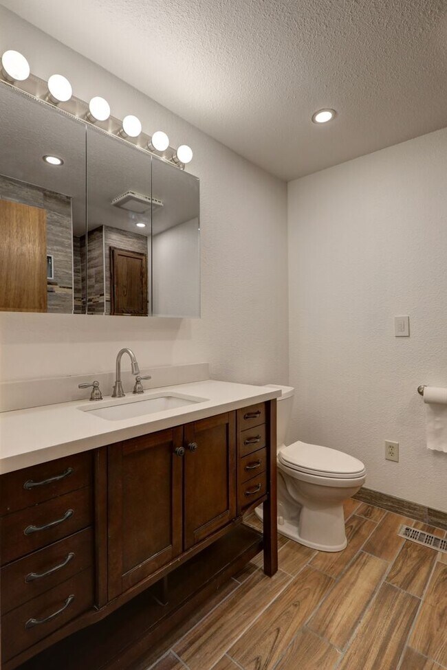 Building Photo - Cozy 3-bedroom 2 baths in Kirkland.