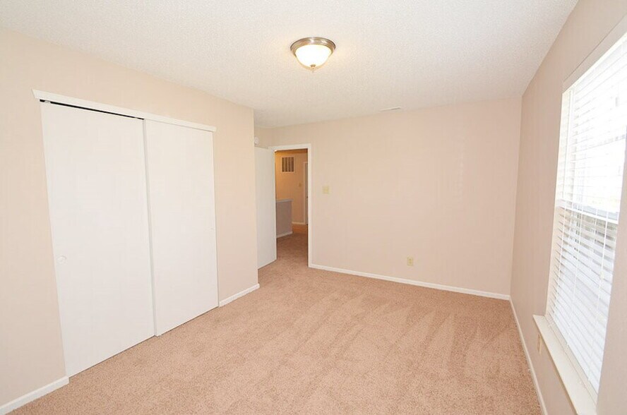 Building Photo - 2308 Harvest Moon Dr